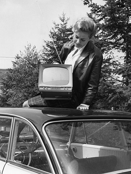 Volltransistorisierter Fernsehkoffer