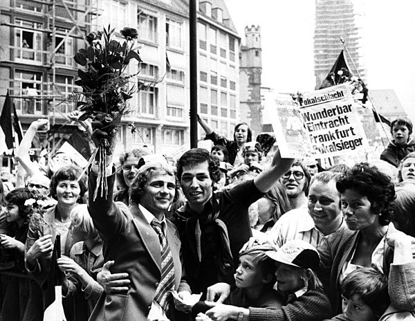 Fußball: DFB-Pokalsieger Eintracht Frankfurt gefeiert