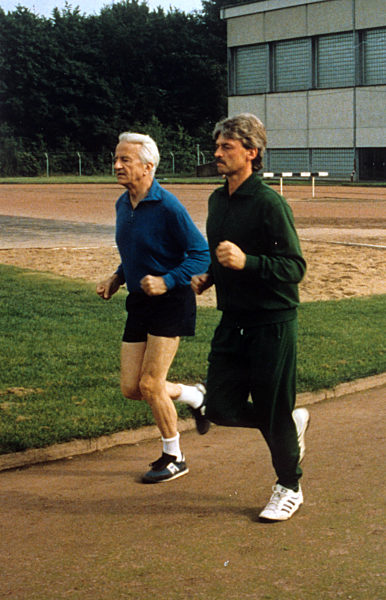 Richard von Weizsäcker beim Joggen