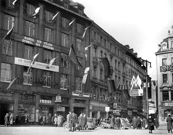Leipzig während der Messe 1955