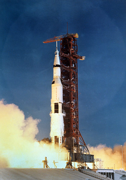 Am 16.07.1969 startet die Saturn V-Mondrakete mit der Apollo 11-Kapsel und...