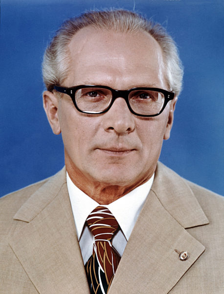 Erich Honecker, Generalsekretär des Zentralkomitees der SED und...