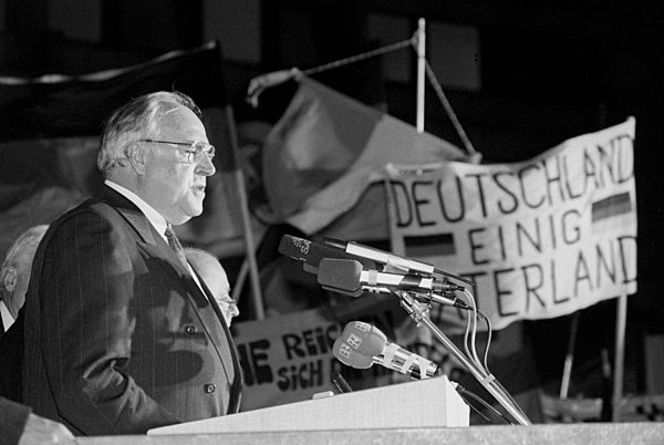 Bundeskanzler Helmut Kohl in Dresden 1989