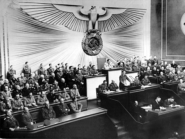 Beginn des Zweiten Weltkriegs - Hitler spricht vor dem Reichstag