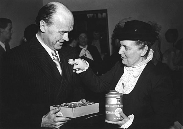 Elly Heuss-Knapp gründet Müttergenesungswerk