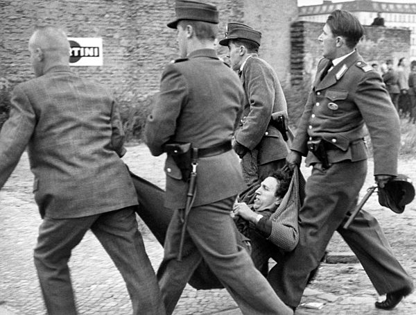 Mehrtägige Demonstrationen in Berlin 1962 nach dem Tod von Maueropfer Peter Fechter