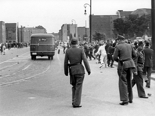 Mehrtägige Demonstrationen in Berlin 1962 nach dem Tod von Maueropfer Peter Fechter