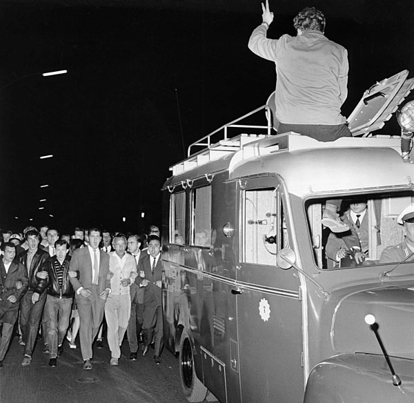 Mehrtägige Demonstrationen in Berlin 1962 nach dem Tod von Maueropfer Peter Fechter
