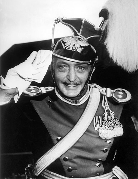 Hans Albers in seiner Titelrolle als Baron Gisbert von Bomberg