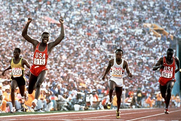 Carl Lewis siegt über 100 m in Los Angeles
