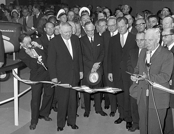 International politicians at 12th German industry exhibition in Berlin