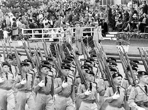 Militärparade zum französischen Nationalfeiertag in Berlin