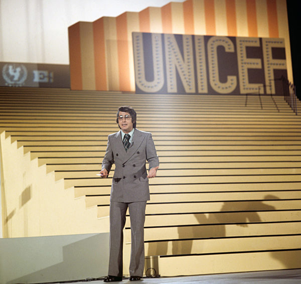 Frank Elstner presents the TV show "Spectaculum 72"