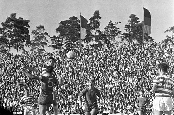 German Soccer - Season 1963-1964 - Karlsruher SC - Meidericher SV 1-4