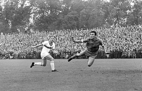 German soccer League - Season 1963-1964 - FC Schalke 04 - VfB Stuttgart 2-0