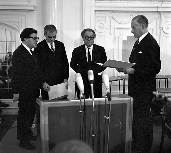 Awarding of the Schiller Memory Prize in 1965