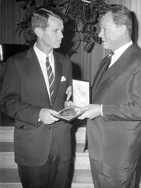 Robert F. Kennedy receives Ernst-Reuter badge