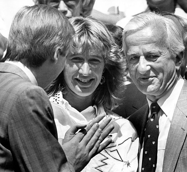 Tennis: Steffi Graf verteidigt erfolgreich ihren Titel