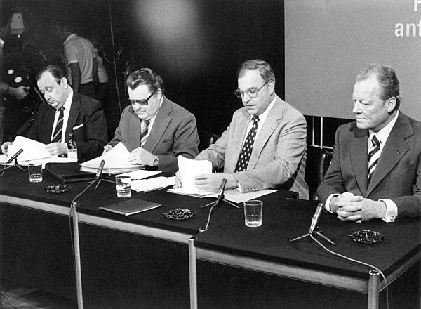 Politicians' discussion on TV