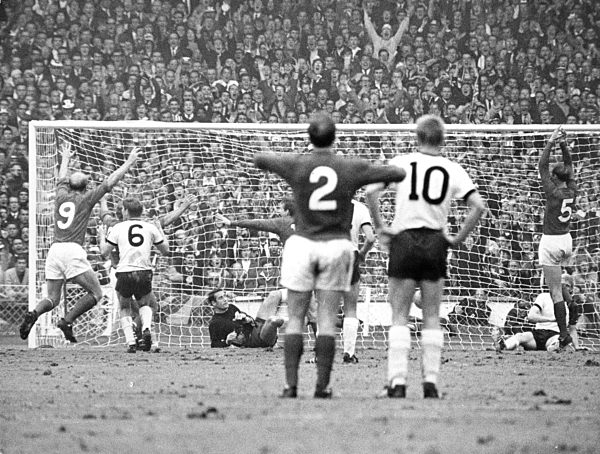 Soccer World Cup 1966: Germany vs. England 2:4 after extra time