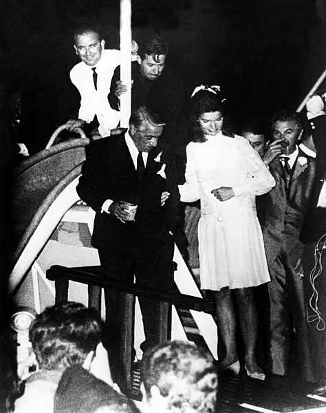 Onassis, Jacqueline (Kennedy) - Journalistin, USA/ bei der Hochzeit mit Aristoteles Onassis auf Skorpios