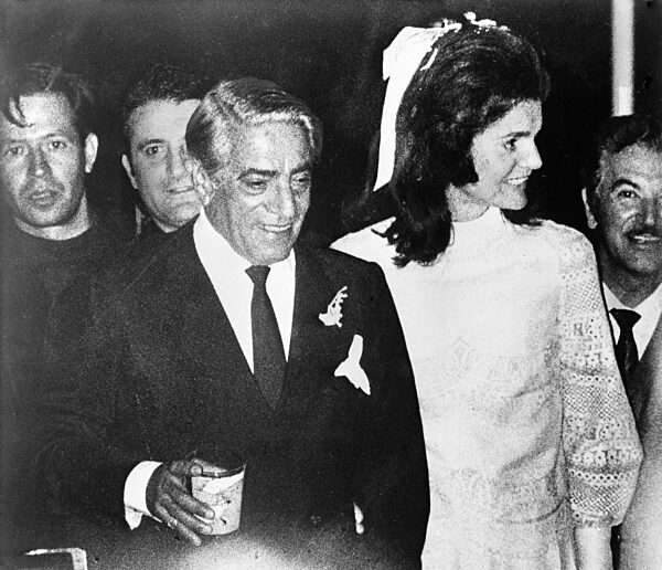 Onassis, Jacqueline (Kennedy) - Journalistin, USA/ bei der Hochzeit mit Aristoteles Onassis auf Skorpios