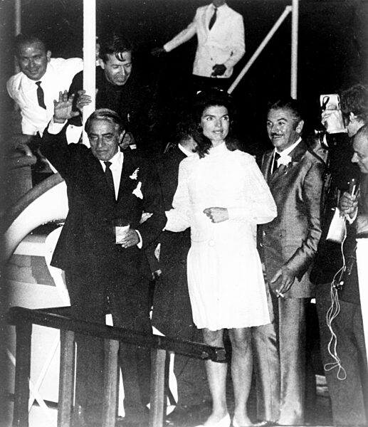 Onassis, Jacqueline (Kennedy) - Journalistin, USA/ bei der Hochzeit mit Aristoteles Onassis auf Skorpios