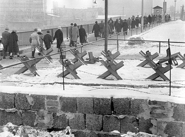 Starker Besucherstrom nach Ostberlin Weihnachten 1963