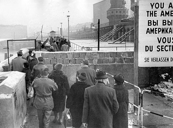 Starker Besucherstrom nach Ostberlin Weihnachten 1963