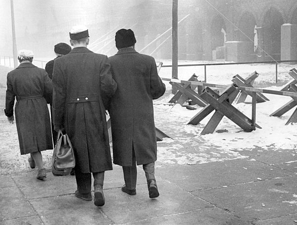 Starker Besucherstrom nach Ostberlin Weihnachten 1963