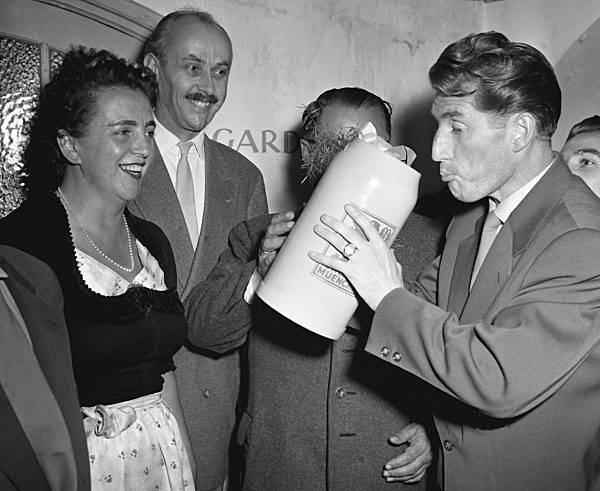 1954 FIFA World Cup: Welcoming the World Champion