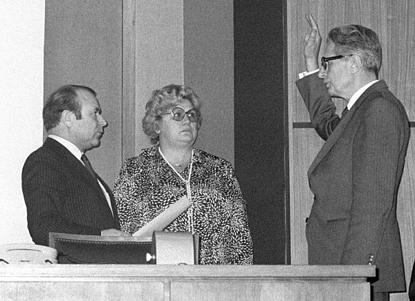 Hans-Jochen Vogel zum Regierenden Bürgermeister von Berlin gewählt