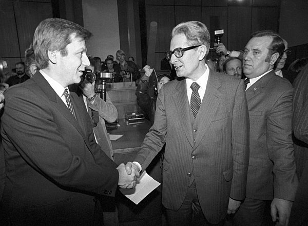 Hans-Jochen Vogel zum Regierenden Bürgermeister von Berlin gewählt