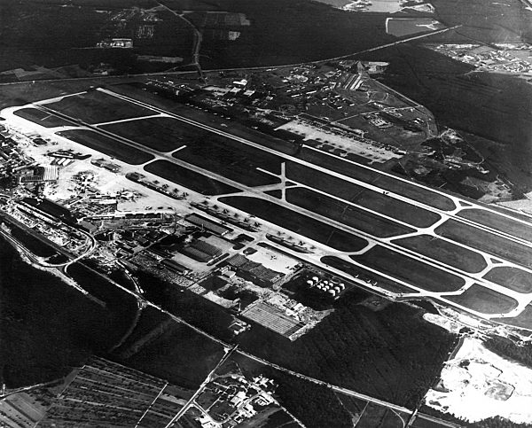 Luftaufnahme des Rhein-Main-Flughafens in Frankfurt mit dem neuen Terminal...