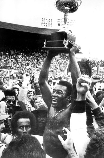 Football: Pele is Celebrating with the US Champions Trophy in 1977