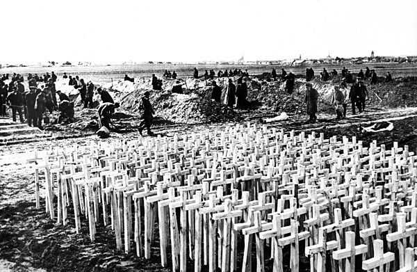 Truppen der 9. US-Armee beaufsichtigen nach der Befreiung des Lagers...