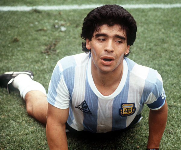 Fußball-WM '86: Diego Maradona am Boden