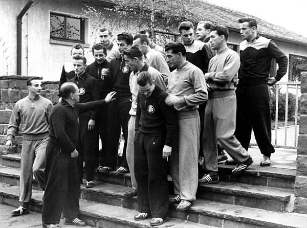 Fußball: Nationalmannschaft mit Sepp Herberger