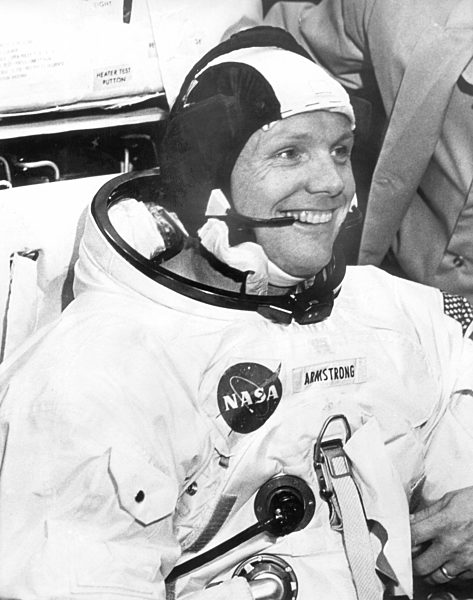 Der amerikanische Astronaut Neil Armstrong wenige Tage vor dem Start der...