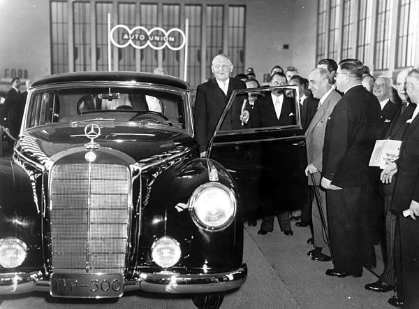Internationaler Autosalon Berlin 1951