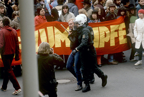 Demonstration gegen Weltwirtschaftsgipfel in Bonn 1985