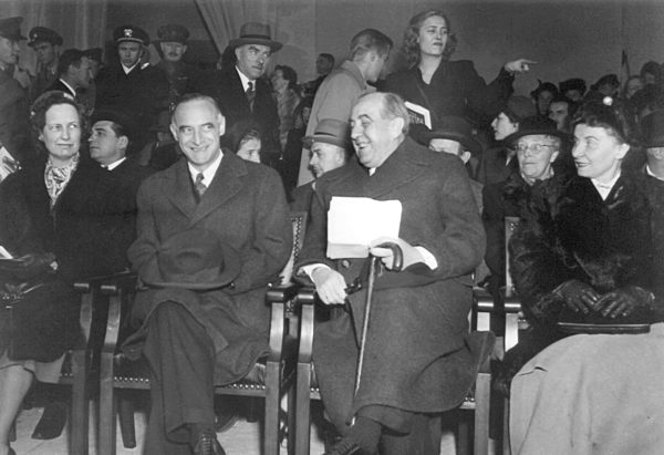 Lucius D. Clay bei Einweihung der Freiheitsglocke in Berlin