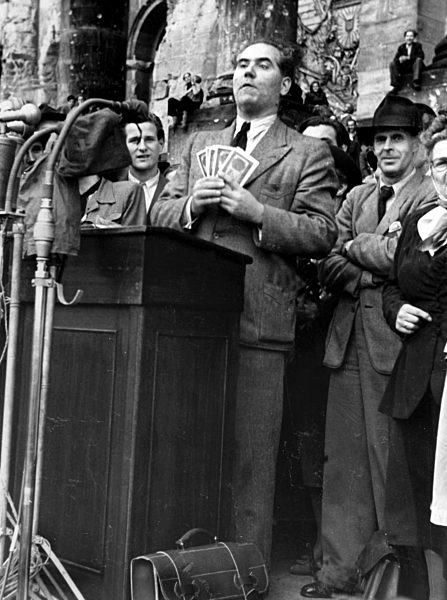 Gegenkundgebung auf dem Platz der Republik