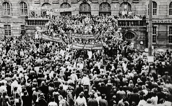 Protest against motion of censure