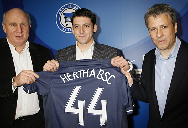 Der beim Fußball-Bundesligisten Hertha BSC Berlin neu verpflichtete Serbe...