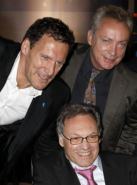 Die Schauspieler Ralf Möller (l) und Udo Kier (r) posieren am Freitag (08.02...