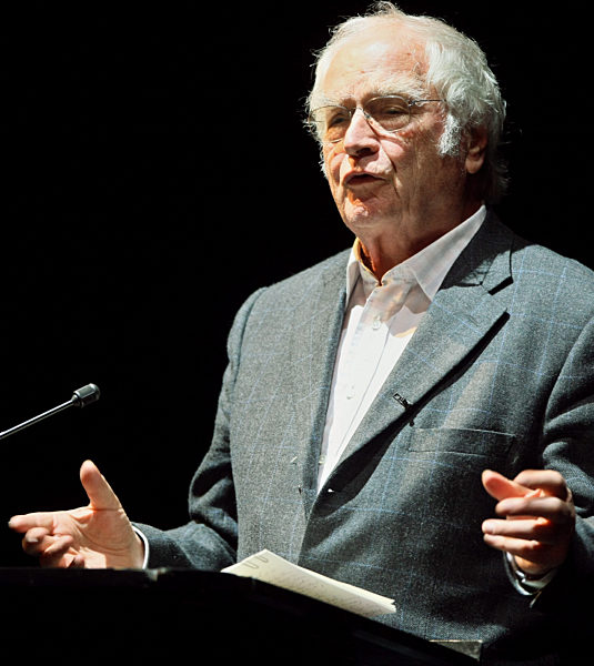 Der Schriftsteller Martin Walser spricht am Montag (07.04...