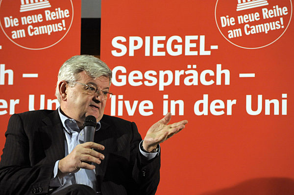Der ehemalige Bundesaußenminister Joschka Fischer (Grüne) spricht am Montag...