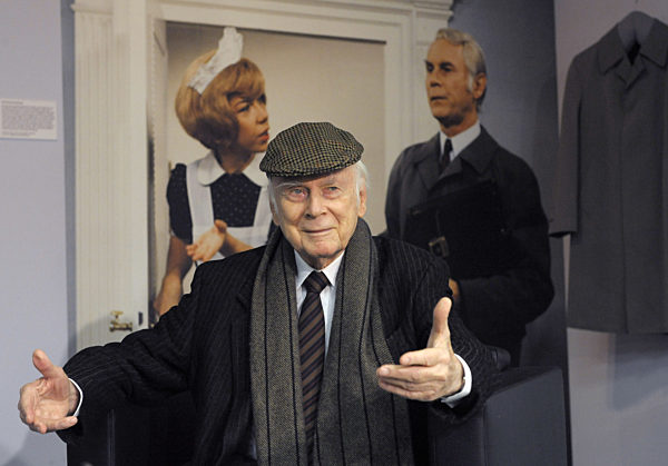 Der Humorist Vicco von Bülow alias Loriot sitzt am 05.11...