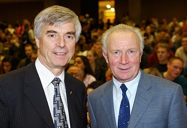 Raumflieger Jähn und Merbold begrüßen Studenten der TU